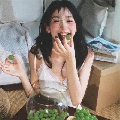 血红街道海报